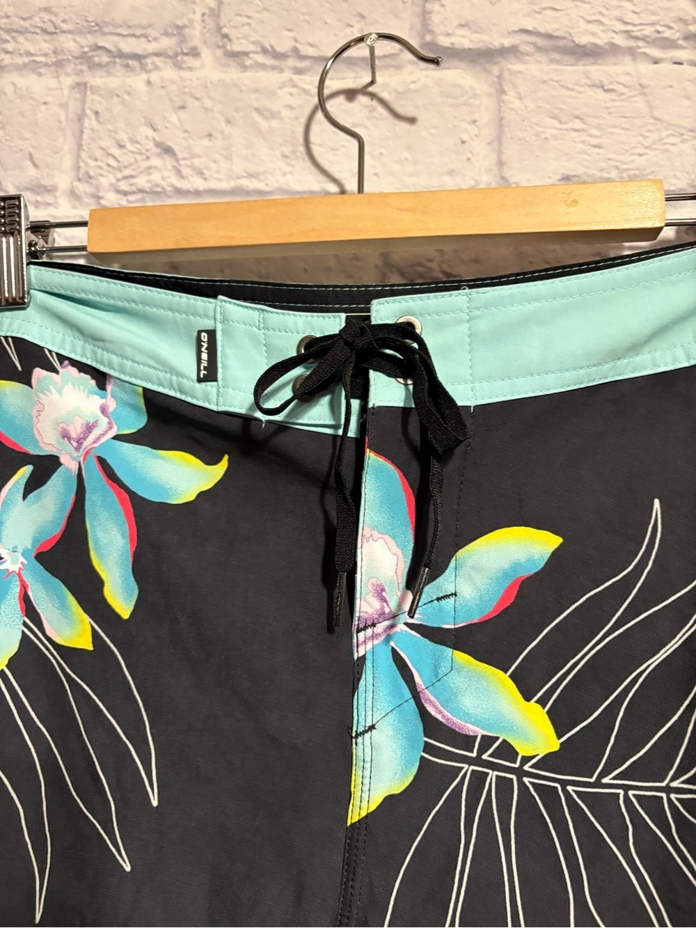 O'Neill Black Floral Boardshorts with Aqua Waistband Side 33 - Picture 7 of 10